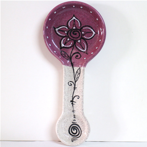 Poggiamestolo moderno viola fiore nero in ceramica dipinto a mano